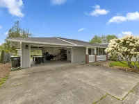 Lakefront Gateaway at Chambers Lake - 3 bd 2 ba w/ AC Hotels in Lacey