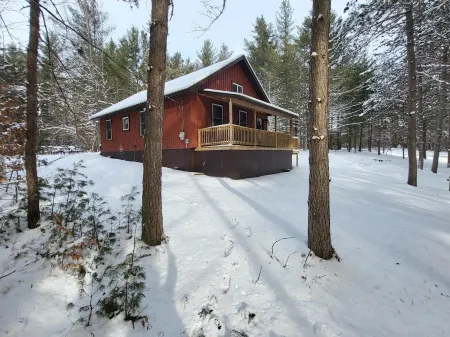 "Singing Pines" Newly Built Vacation Rental