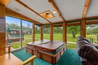 MUST SEE! COZY LOG CABIN WITH SAUNA & HOT TUB! Hotel a Sylvan Township