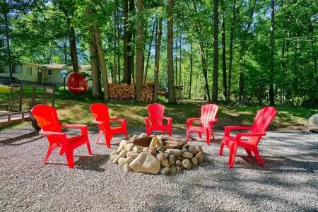 -Walk-to-Dock-Higgins Lake-Kayaks-beanbagtoss🏖️🛶🚤