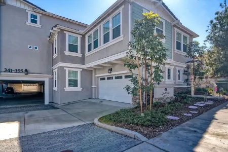 Luxury & Comfort IN the Village. Walk everywhere!!