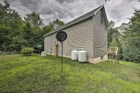 Lakefront Getaway with Kayak, Canoe and dock Các khách sạn ở Harmony