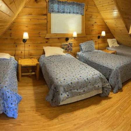 Entertainment Cabin: with 8 Large Screen TV's on 1 Wall.  Great for Small Groups