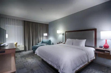 Hampton Inn Salina Отели в г. Смолан