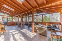 Nature Retreat - Dream Cabin in Helen, GA