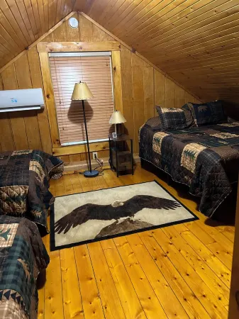 Eagle's Landing - 1-bedroom cabin plus sleeping loft minutes from Patoka Lake