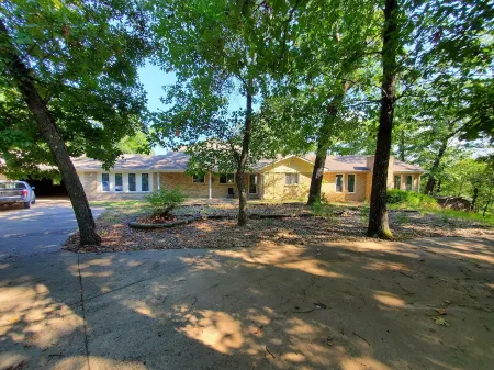 KINGSVIEW - Private Lakefront Acreage-Magnificent Lakeview-4200 Sq Ft Luxury!!!!