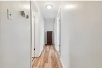 Seaside retreat: Steps to beach, board walk. 3 car parking, deck, BBQ.