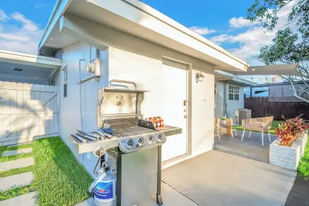 3mi Hard Rock Stadium - 9mi Beach - Grill - Patio Отели в г. Мирамар