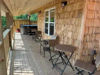 Six bedroom lake front cabin with hot tub and outdoor fire pit