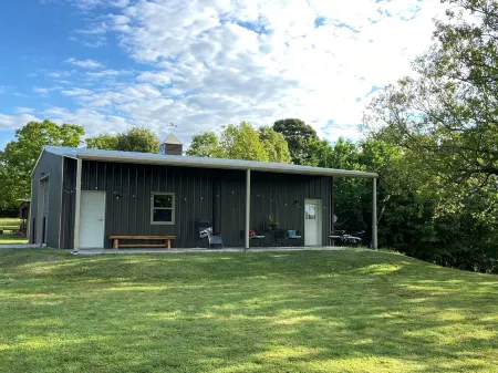 AMAZING VIEW of Mount Magazine! Отели в г. Logan County