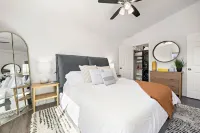 Modern Comfort in Central Austin!! Very close to UT Hotels in Central Austin