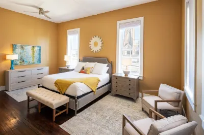 Stunning 3 BR/3 BA loft apartment w/balcony overlooking historic downtown!