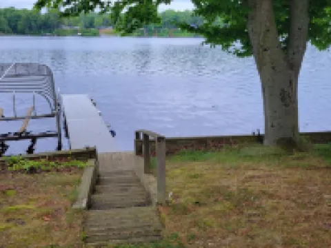 Croton Pond Cottage and dock- pet friendly! Hotels in Croton Township