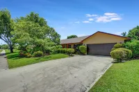 Private Oasis in Delray Beach with pool, game room and lake views! Hotels near Barwick Road Church