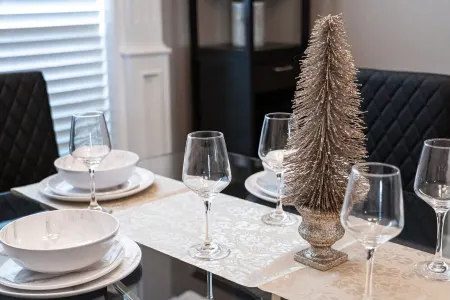 3BR/2BA Home w/ Jacuzzi and Kids Playground