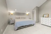 Cottage on Clay - Downtown CF New Construction! Hotel in zona Panther Lounge