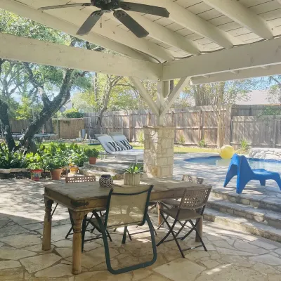 Spectacular Westlake Home w/ Private Pool - Backyard Oasis فنادق في Lost Creek