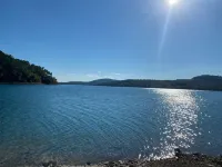 Residence located 25 minutes from Cannes and Fréjus, close to Lac de St Cassien.