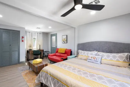 Beautiful Weather, Hot Tub, Dog Friendly, Playground, Huge Yard, Covered Parking Отели рядом с достопримечательностью «Зоопарк Финикс»