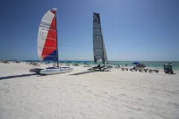Newly renovated beachside condo - direct beach access - Beach