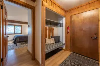 豪華山間村莊黃金地段小木屋公寓，游泳池，可住10人