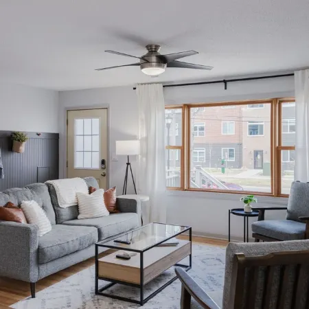 Comfortable 4 bedroom - 1 block from NDSU & minutes to Downtown Fargo!
