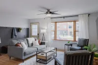 Comfortable 4 bedroom - 1 block from NDSU & minutes to Downtown Fargo!