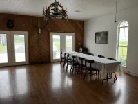 Lodge with fishing & guided hunts available! Minutes from Tulsa & Grand Lake!