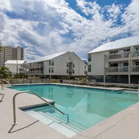 Nice and Spacious 2 Bed / 2 Bath on the Bay and across street from Orange Beach.