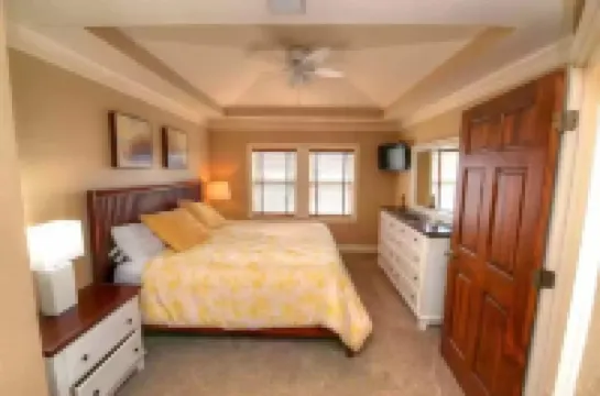 Beach Front Condo Two Pools and Hot Tub!