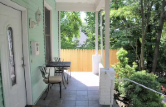 Charming duplex with private yard. Close to the beach, dining & shopping!