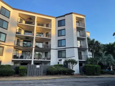 Available June 9-18 Renovated South Forest Beach Condo