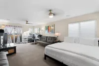 Welcome to the Extraordinary 6th on the Beach Beach-House in Huntington Beach Hotels near LAX Ammunition OC