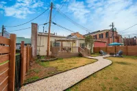 Comfortable Cottage Downtown w/Fire Pit-Walk to Dining/Taproom/Coffee Shop