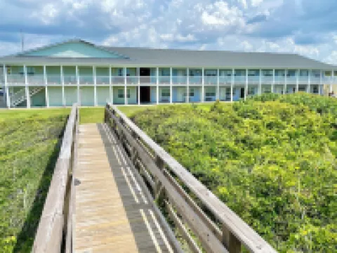 Cozy studio with AC, WiFi, and pool - just steps from the beach