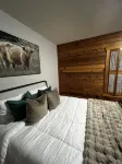 Welcome To Orlando's Chic Cabin! KING BED, FIREPLACE, SAUNA, HOT TUB, GAMES
