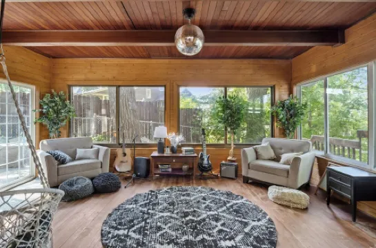 Woodsy Retreat: Chef's Kitchen, Dance Room & Gym