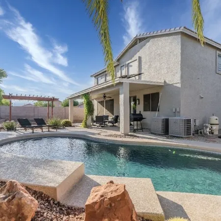 Huge 4 bedroom home filled with entertainment for all!