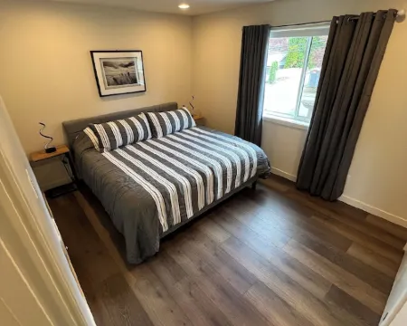 Contemporary One Bedroom Oasis in Downtown Kirkland Hotels in Kirkland