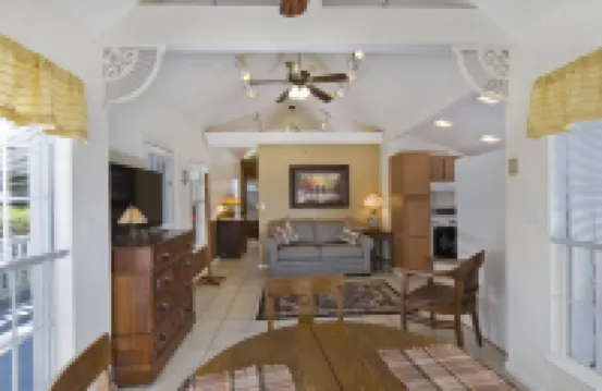 Great Location-walking distance to downtown; quiet; historical district