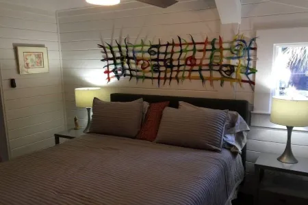 Oystertown Cottage Отели рядом с достопримечательностью «Парк Сифуд Ландинг»