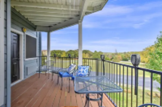 Sailor's Knot Sleeps 8 with outdoor pool less than 5 min from Lake Texoma