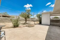 West Side 5 bedroom Home. Great Location !!! Hotels near Pepper Tree Square