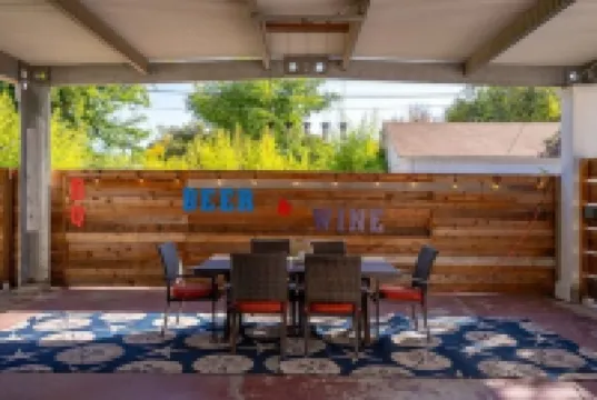 Modern Victorian! Walk Downtown W/Firepit