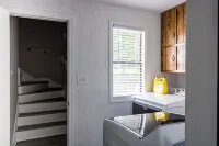 Brilliance of Bradshaw! 10 min from Downtown Knoxville!