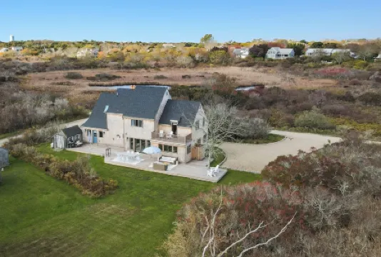 West of Town, a quiet corner of luxury Отели рядом с достопримечательностью «Peter Foulger Museum»