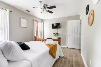 Charming Pooler Home 12mi from downtown Savannah