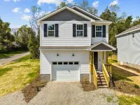 New Pines Retreat - Brand New Home! Hotels near Hyland Golf Club