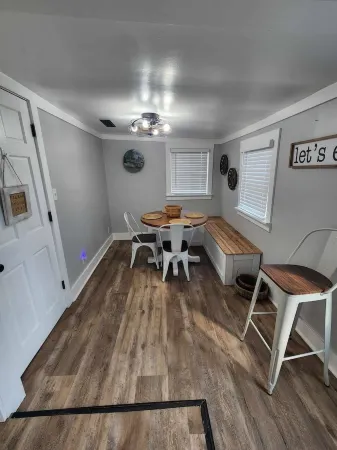 Pickwick Getaway in the Groves 7th NT Free!